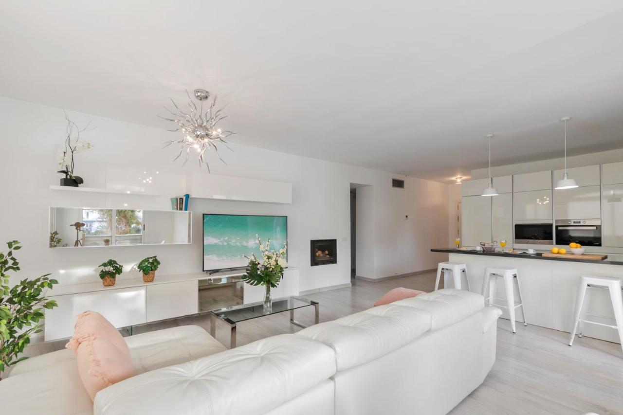 Apartamento Amplio Y Luminoso En 1 Linea Playa Marbella